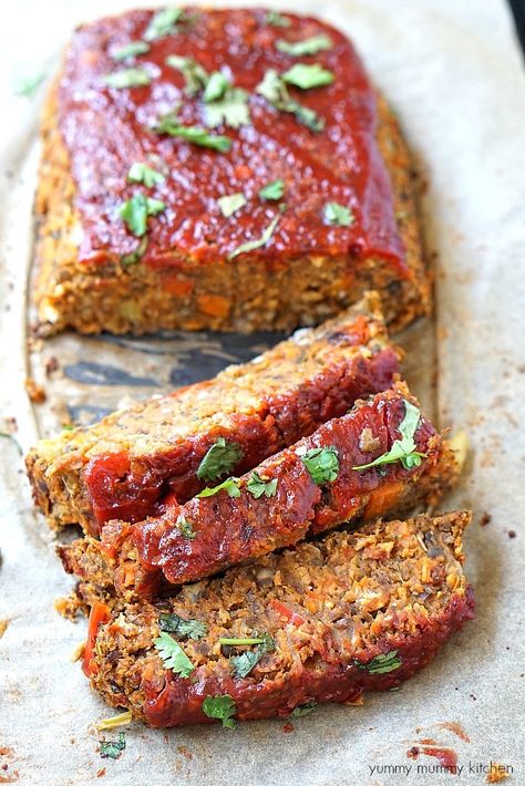 vegan meatloaf Lentil Loaf Recipe, Vegan Lentil Loaf, Lentil Meatloaf, Fried Quinoa, Vegan Christmas Dinner, Vegan Meatloaf, Lentil Loaf, Vegan Lentil, Vegan Main Dishes