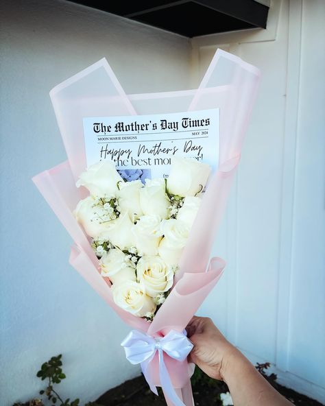 Newspaper Bouquet, Ribbon Flowers Bouquet, Mothers Day Sale, Mother's Day Bouquet, Flower Gift Ideas, Flower Business, Bouquet Wrap, Bouquet Flower, Ribbon Flowers