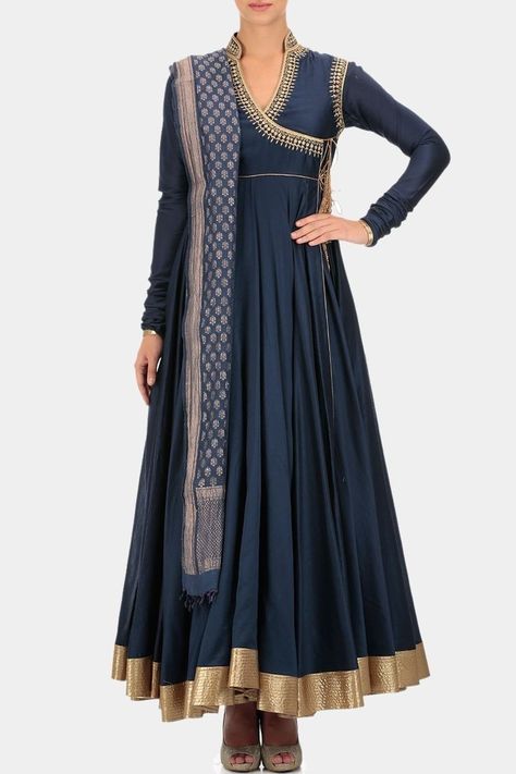 Angrakha Style Short Frock Designs Ajrakh Dupatta With Kurta, Embroidery Designs For Anarkali, Angrakha Style Short Frock, Angrakha Style Kurti, Brocade Dupatta, Angrakha Anarkali, Neck Embroidery Designs, Style Kurti, Frock Designs