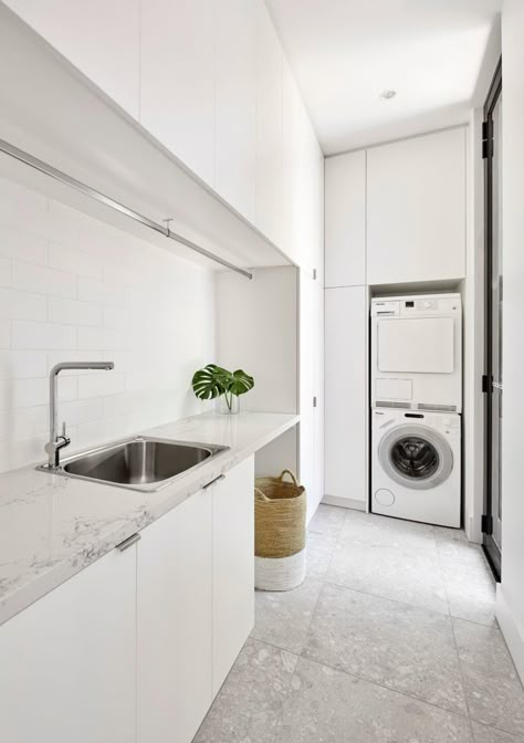 Modern Tile Designs, Laundry Room Decorating, White Laundry Rooms, Quirky Kitchen, White Laundry, Minimal Interior Design, Laundry Design, Modern Laundry Rooms, Laundry Room Ideas