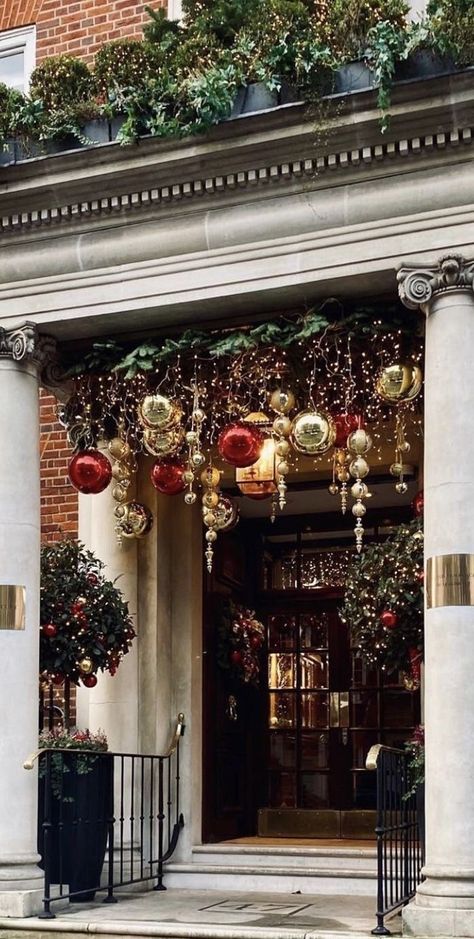 Christmas Decor For Townhouse, Business Door Christmas Decorations, Front Home Christmas Decoration, Add Lights To A Wreath, Professional Christmas Decorating, Exterior Home Christmas Decor, Hanging Porch Christmas Decorations, Store Front Christmas Decorating Ideas, Elegant Exterior Christmas Decorations