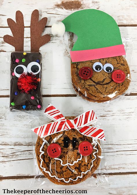 Kids Christmas Treats prepackaged treat idea  #christmas #christmastreat #schooltreat #rudolphbrownie #Elfcookie #gingerbreadgirlcookie Kids Christmas Treats, Treats Christmas, School Christmas Party, Kids Christmas Party, Christmas School, Preschool Christmas, Christmas Classroom, Mom Christmas, Homemade Christmas Gifts