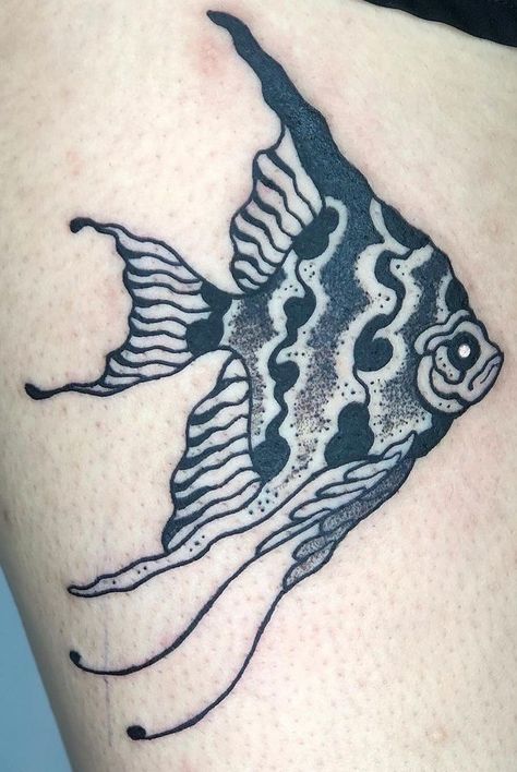 Angel Fish Tattoo, Tattoos Back Of Neck, Angelfish Tattoo, Big Fish Tattoo, Black Fish Tattoo, Simple Fish Tattoo, Small Fish Tattoo, Traditional Fish Tattoo, Small Fish Tattoos