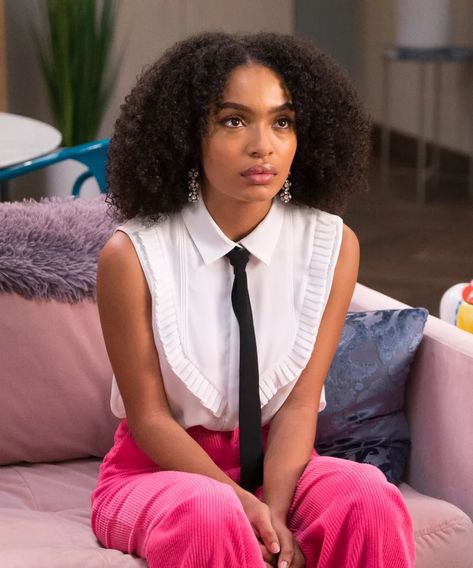 Grown-ish Season 2, Episode 11: Does Zoey Need Help? Zoey Johnson Aesthetic, Grownish Outfits Zoey, Insecure Hbo Fashion, Zoey Outfits Grownish, Zoe Grownish, Zoe Grownish Outfits, Zoey Johnson Grownish Outfits, Zoey Grownish Outfits, Grown Ish Outfits Zoey