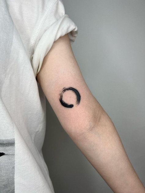 Enso Symbol Tattoo, Enso Circle Tattoo, Orb Tattoo, Arrival Tattoo, Enzo Tattoo, Enso Tattoo, Circle Tattoo Design, Zen Tattoo, Round Tattoo