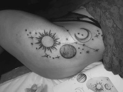 Tattoo Ideas Space Universe, Planet Hip Tattoo, Galaxy Hip Tattoo, Hippie Thigh Tattoo, Hippie Leg Tattoo, Space Thigh Tattoo, Celestial Hip Tattoo, Cool Upper Arm Tattoos, Celestial Thigh Tattoo