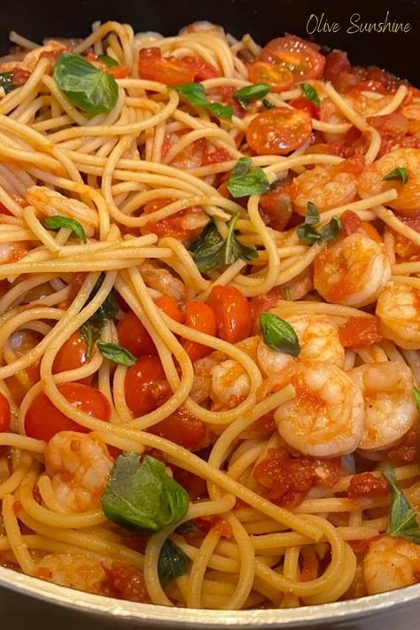 Mediterranean Diet Recipe Shrimp and Pasta Meditranian Diet, Italian Bake, Pomodoro Pasta, Pasta Roma, Anchovy Recipes, Pasta With Shrimp, Pasta Pomodoro, Bucatini Pasta, Diy Dinner