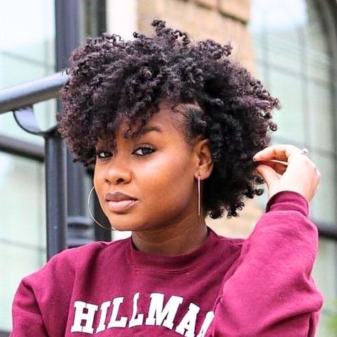 40 Defined Twists Out Hairstyles on Natural Hair of all Lengths and Textures - Coils and Glory Hairstyles Twist, Twist Out Styles, Cabello Afro Natural, Going Out Hairstyles, Natural Hair Twists, Beautiful Natural Hair, Braid Out, Twist Outs, Twist Out