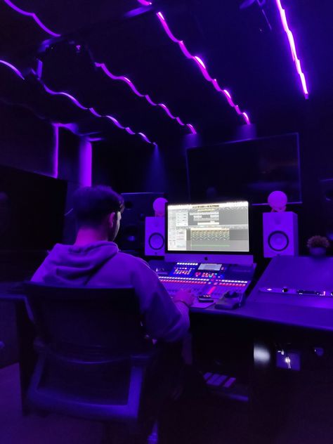 Neon Music Studio, Small Recording Studio, Studio Room Design, Music Studio Design, Studio Pics, Editing Studio, Producer Studio, Music Recording Studio, Listening Party