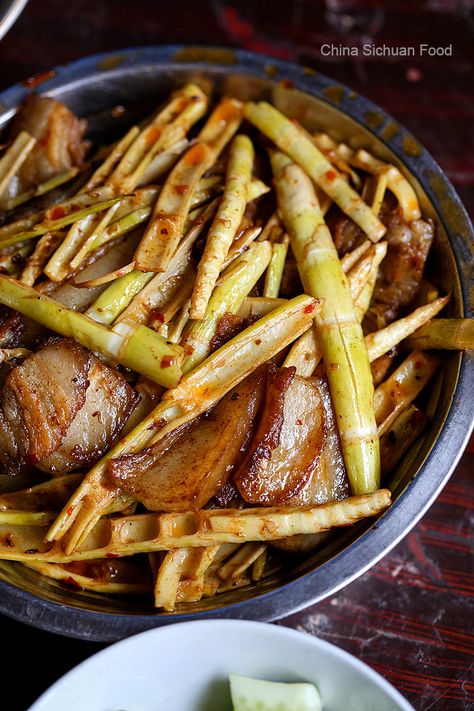 bamboo shoots stir fried with pork slices Pork With Bamboo Shoot, Loas Food, Bamboo Shoots Recipe, Chinese Signature, Bamboo Recipe, Dog Captions, Traditional Thai Food, Phoenix Food, Braising Recipes