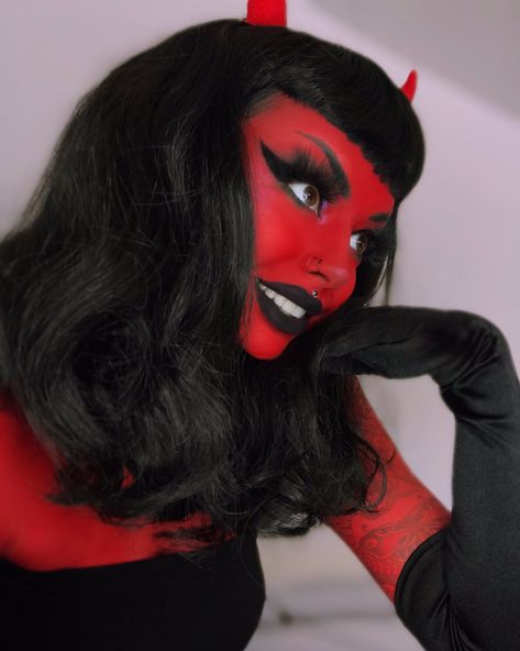 marissa ☽ on Twitter: "Hi, welcome to hell! Mind if I show you around a bit? ✨… " Makeup Zombie, Makeup Clown, Creative Halloween Makeup, Halloween Makeup Clown, Devil Makeup, Halloweenský Makeup, Halloween Make-up Looks, Creepy Halloween Costumes, Creepy Halloween Makeup