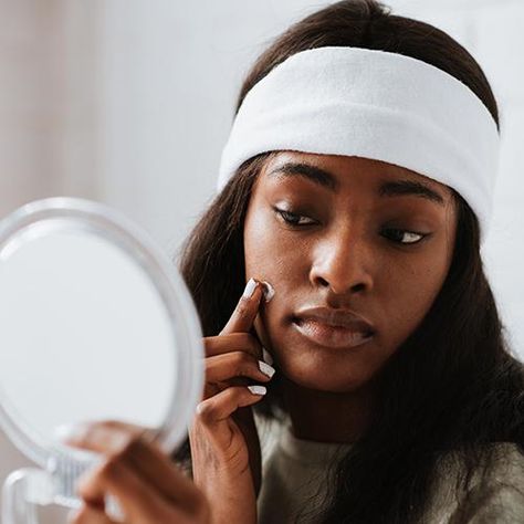 Is It True You Can’t Mix Salicylic Acid with Retinol? Avene Skin Recovery Cream, Hormonal Acne Remedies, Anti Wrinkle Injections, Natural Acne, Hormonal Acne, Acne Remedies, Skin Care Brands, Skincare Ingredients, Salicylic Acid