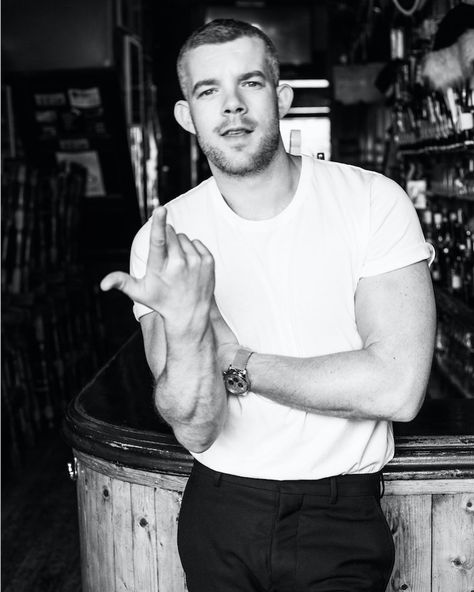 Russelltovey on Instagram: “@wyldemag @lee_malone_photography #man” Shirtless Actors, Russell Tovey, Handsome Older Men, Guy Pictures, Irish Men, Actor Model, Celebrities Male, Celebrity Crush, Mens Shirts