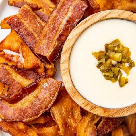 These keto chips are crispy, easy to make, and made of bacon! They're the perfect chip to go with your guac or other keto dips, and you'll become addicted at first bite. #keto #lowcarb #snack #appetizer #bacon Egg And Chips, Dip For Potato Chips, Keto Dips, Keto Chips, Bacon Chips, 40 Aprons, Hot Crab Dip, Baked Bacon, Creamy Corn