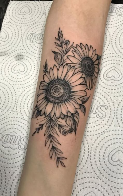 Sunflowers Tattoo, Half Sleeve Tattoos Forearm, Sunflower Tattoo Shoulder, Boho Tattoos, Tattoos For Women Half Sleeve, Floral Tattoo Sleeve, Tattoos Geometric, Forearm Tattoo Women, Geniale Tattoos