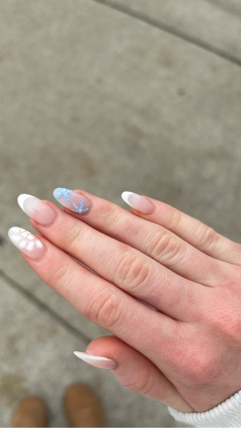 Blue, and white, nails. Summer, beachy Blue And White Summer Nails, White Nails Summer, White Summer Nails, Grad Nails, Blue And White Nails, Beachy Nails, Nails Summer, White Summer, White Nails