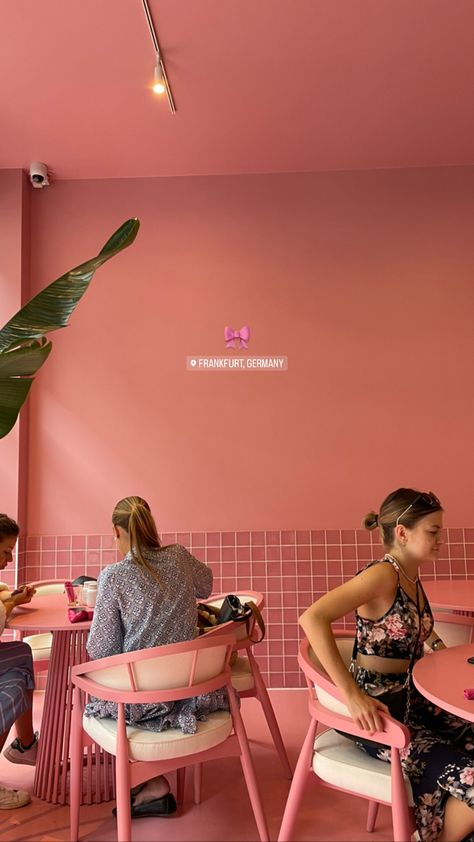 Pink Cafe Aesthetic, Pink Room Design, Colorful Cafe, Fro Yo, Millenial Pink, Café Design, Pink Cafe, Pink Bar, Vegan Bar