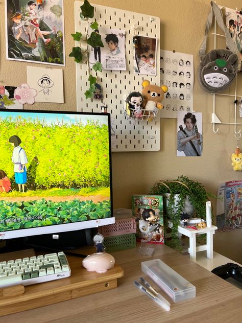 Studio Ghibli Desk Aesthetic, Studio Ghibli Room Inspired, Totoro Gaming Setup, Studio Ghibli Aesthetic Room Decor, Studio Ghibli Office Aesthetic, Room Inspo Ghibli, Shelf Decor Ideas Aesthetic, Japan Aesthetic Bedroom, Room Ideas Studio Ghibli