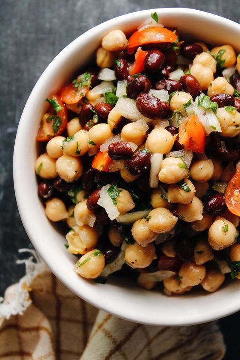 Balela Salad, Garbanzo Beans Salad, Black Bean Salad Recipe, Cilantro Salad, Mediterranean Pasta Salads, Bean Salad Recipe, Italian Chopped Salad, Chickpea Salad Recipes, Black Bean Salad