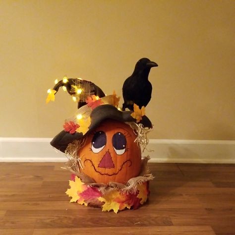 Pumpkin Carving Scarecrow, Scarecrow Pumpkin Decorating Ideas, Scarecrow Pumpkin Ideas, Crow Pumpkin Carving, Scarecrow Pumpkin Painting, Pumpkin Carving Halloween, Diy Pumpkin Carving, Pumpkin Decorating Diy, Scarecrow Pumpkin