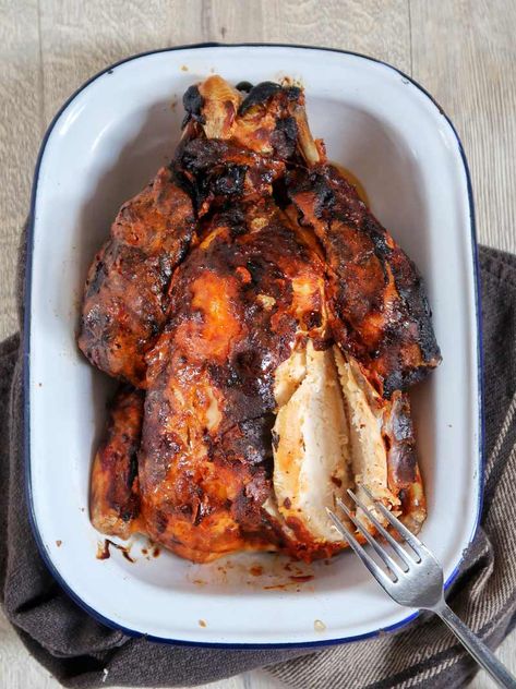 Cooking Whole Chicken, Whole Chicken Recipes, Dump Dinners, Tasty Meat, Roast Chicken Recipes, Roast Dinner, Stuffed Whole Chicken, Dinner Entrees, Oven Baked Chicken