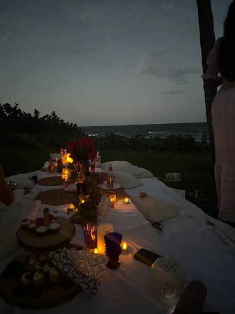 Picnic With Candles, Candle Lit Picnic, Picnic Candles, Beach Sunset Dinner Picnic, Candle Lit Beach Picnic, Anniversary Beach Picnic, Beach Sunset Picnic Date, Birthday At The Beach, Sunset Beach Picnic Friends