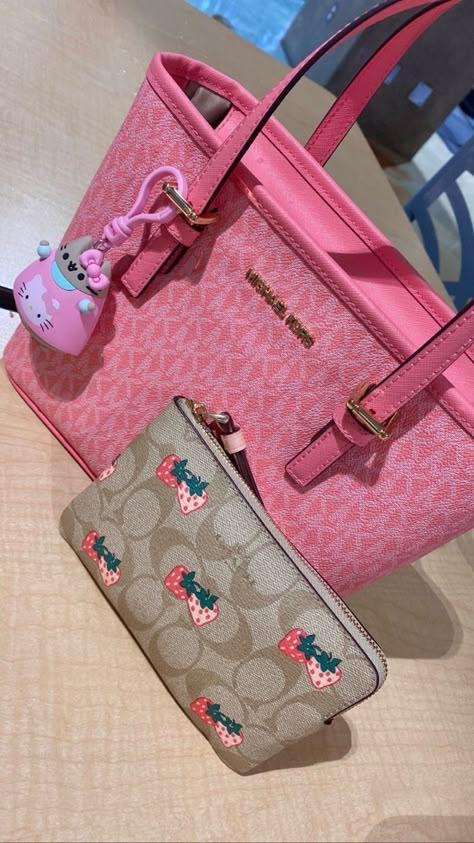 Purses Aesthetic Outfit, Cute Girly Aesthetics, Coach Bags 2023, Pink Tote Bag Aesthetic, Coach Wristlet Aesthetic, Michael Kors Pink Bag, Pink Purse Aesthetic, Coach Purse Aesthetic, Michael Kors Aesthetic