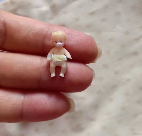 Walnut Crafts, Popin Cookin, Dollhouse People, Barbie Bebe, Doll House People, Pretty Crafts, Sculpture Art Clay, Doll House Plans, Dollhouse Projects