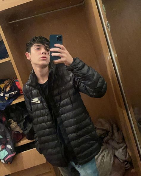 78.6 mil Me gusta, 1,091 comentarios - YB (@luchossj) en Instagram: "Intentan llegarme pero es que es un lió por qué no te hago coro si no eres mío ❤️🔥" Parka, Puffer, Winter Jackets, Instagram