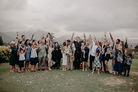 Wedding Photo With All Guests, Micro Wedding Pictures, Wedding Day Pictures With Family, Extended Family Wedding Photos, Wedding Group Photo Ideas Families, Wedding Guest Group Photo, Family Wedding Photos Poses Group Shots, Wedding Family Photos Group Shots, Group Photo Wedding