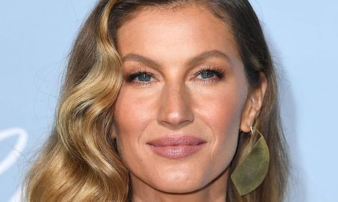 Brazilian model Gisele Bündchen took to Instagram to celebrate her young stepson's... Gisele B, Square Face Shape, Brown Hair With Blonde Highlights, Gisele Bündchen, Edgy Hair, Gisele Bundchen, Jessica Biel, Heart Face Shape, Brown Blonde Hair