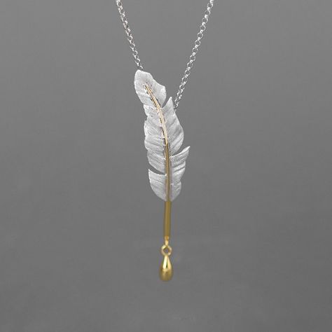 - This modern necklace gives you a sense of freedom and modernity. - The trendy feather design made of the finest 925 sterling silver is an absolute eye-catcher. - Very beautiful, classic jewelry for every occasion. **Size/Dimensions/Material** - Material: 925 Sterling Silver - Weight :3.5g - finishing: rhodium plated - Surface appearance: matt/glossy -Total length of pendant approx. 5 cm Vintage Feather, Feather Pendant Necklace, Handmade Pendant Necklace, Feather Necklace, Feather Pendant, Modern Necklaces, Feather Necklaces, Necklace Online, Classic Jewelry