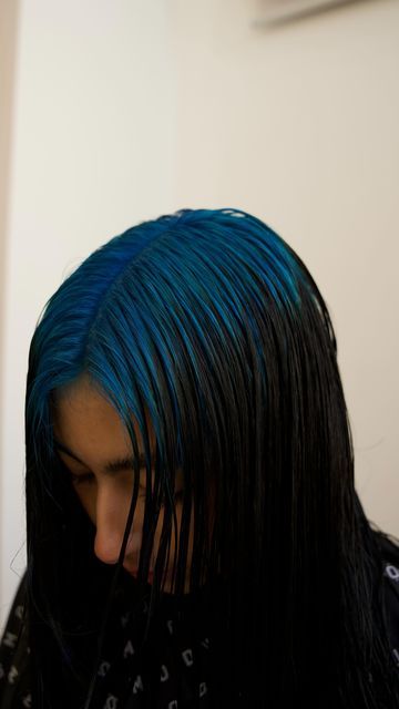 Colored Roots Hair, Blue Ghost Roots, Root Hair Dye, Aesthetic Hair Colour, Dyed Roots On Black Hair, Colored Roots With Black Hair, Coloured Roots, Dyed Roots, Ghost Roots Hair