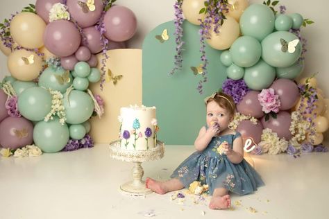 Studio Shoots, Smash Cake Girl, 1st Birthday Pictures, Smash Cake Photoshoot, First Birthday Photos, Balloon Decorations Party, Birthday Pictures, Studio Shoot