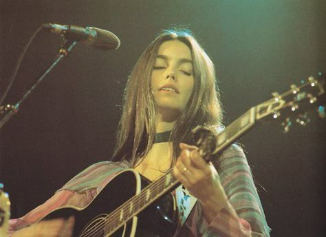 emmylou harris Wishy Washy, Emmylou Harris, Linda Ronstadt, Guitar Girl, Female Musicians, Country Music Singers, Country Stars, Music Fashion, Country Western