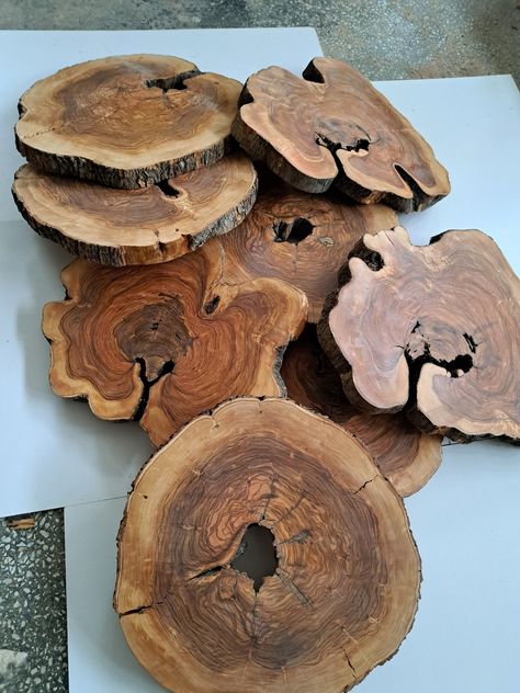 Wood Slabs Ideas Tree Slices, Wood Slabs Ideas, Wood Slice Coffee Table, Wood Cookie, Wood Slice Decor, Wood Tree Slice, Epoxy Coffee Table, Wood Resin Table, Wood Cookies