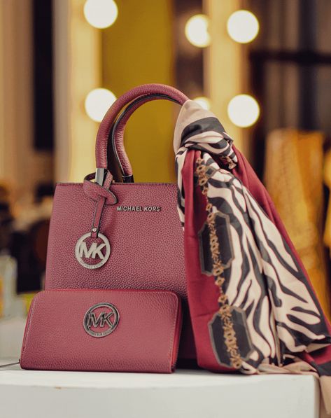 Discover the timeless charm of MK handbags. Crafted for sophistication, each piece blends luxury with practicality, making every moment special. Indulge in style and functionality. 🌟👜 #MKHandbags #LuxuryLifestyle Premium Outlets, Mk Handbags, Pinterest Fashion, Michael Kors Handbags, Upgrade Your Style, Handbags Michael Kors, Handbags For Women, Designer Bags, Ootd Fashion