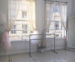 Home Ballet Studio, Ballet Beautiful Workout, Ballet At Home, Woman Apartment, Farm Beach House, Ballet Bedroom, Learn Ballet, Ballerina Off Duty, Dance Aesthetics