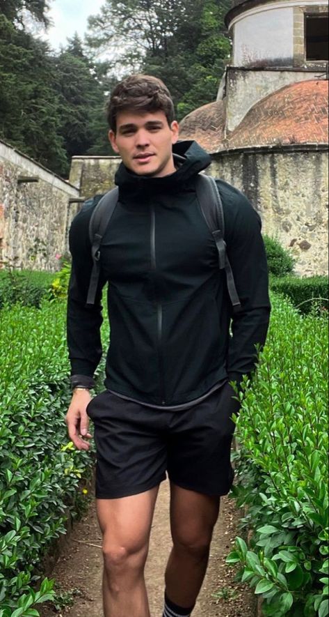 Male Gym Outfit Mens Fashion, Male Sporty Outfits, Men Soccer Outfit, Guys Lululemon Outfit, Compression Shirt Outfit Aesthetic, Compression Shirt Outfit Aesthetic Men, Fit Guy Aesthetic, Men Gym Outfits Aesthetic, Gym Outfit Men Aesthetic