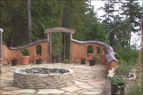 Cob courtyard                                                                                                                                                                                 More Mortgage Free Living, Cob Building, Earth Bag Homes, Eco Buildings, Earthship Home, Mud House, Earth Sheltered, Natural Homes, Adobe House