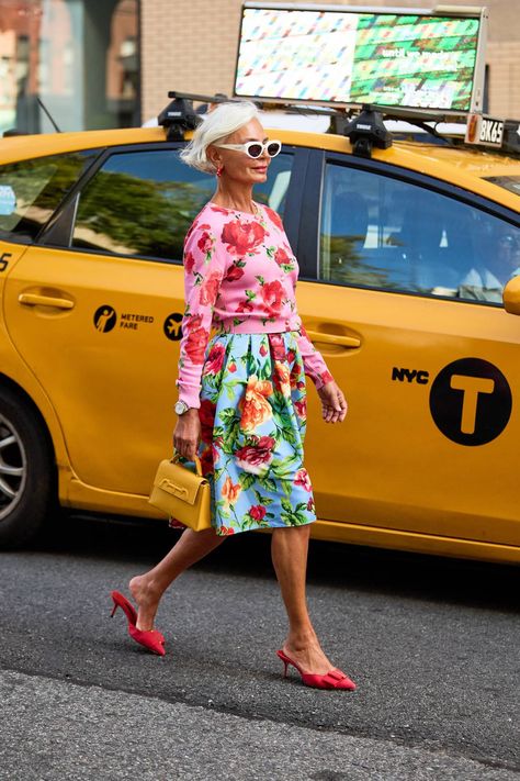 Our 7 Favourite Street Style Trends From New York Fashion | Who What Wear UK Style Inspiration Trendy, Trendy Jewelry Ideas, Midlife Fashion, Street Style Jewelry, New York Fashion Week Street Style, Column Skirt, Leather Midi Skirt, Fashion Friday, Copenhagen Fashion Week