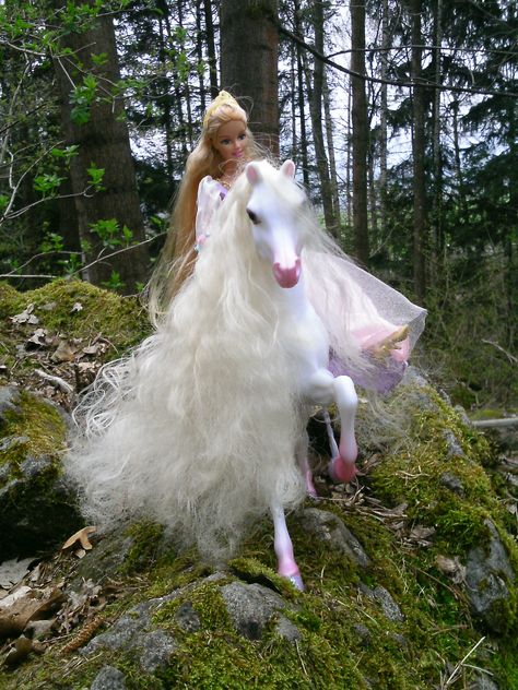 Doll Tea Party, Barbie Horse, Princess Rapunzel, Barbie Princess, Vintage Horse, Toys Photography, Pretty Dolls, White Horse, Little People