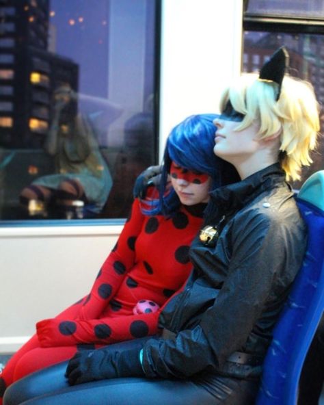 Being Myself By Pretending To Be What I'm Not Miraculous Ladybug Cosplay, Ladybug Cosplay, Couples Cosplay, Halloween Parejas, Epic Cosplay, Cosplay Tips, Ladybug Comics, Amazing Cosplay, Star Vs The Forces Of Evil