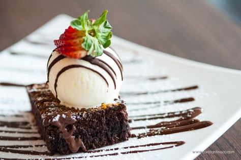 Brownies with ice cream on top #brownies #dessert #chocolate #icecream Brownie And Ice Cream Plating, Brownies With Ice Cream On Top, Fancy Brownie Plating, Cake And Ice Cream Plating, Brownie Plated Dessert, Brownie Plating Presentation, Ice Cream Plating Ideas, Brownies Plating Ideas, Brownies Plating