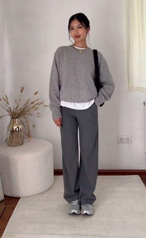 Grey Straight Leg Pants Outfit, Grey Sweatshirt Outfit Women, Beige Grey Outfit, Light Gray Trousers Outfit, Grey Pants Work Outfit, Grey Trousers Outfit Women, Gray Trousers Outfit, Grey Trousers Outfit, Gray Sweatshirt Outfit