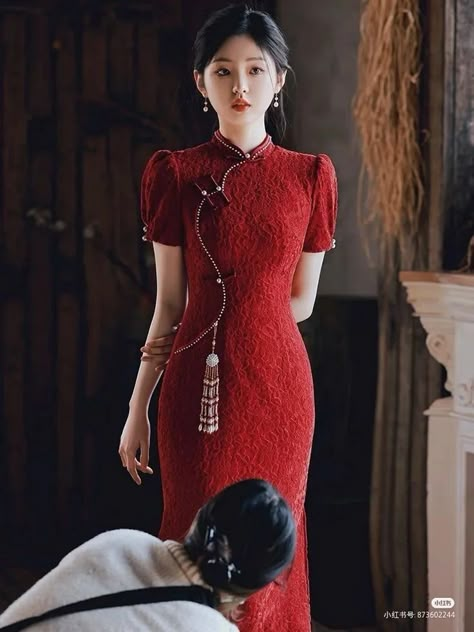 Chinese Elegant Dresses, Chinese Wedding Dress Traditional, Split Dresses, Chinese Fancy Dress, Qi Pao, Chinese Wedding Dress, Kaftan Designs, Chinese Style Dress, Modern Hanfu