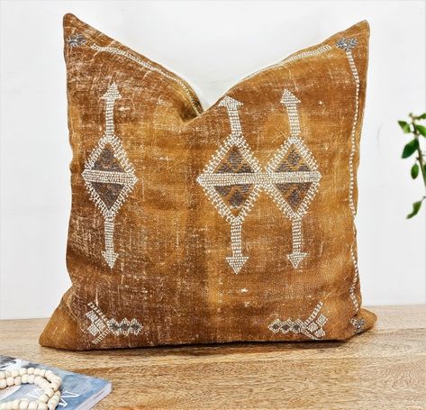 FIR Pillow Cover Moroccan Rug Design Throw Pillow Cover - Etsy Apartment Makeover, Embroidered Throw Pillows, Bali Style, Boho Cushions, Cactus Silk, Embroidered Cushions, 20x20 Pillow Covers, Linen Pillow Covers, Linen Throw Pillow