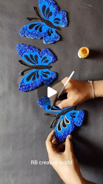 Craft Butterfly, Paper Butterfly Crafts, Spring Arts And Crafts, Spoon Craft, Butterfly Craft, Diy Butterfly, Hand Crafts For Kids, Trending Art, Paper Butterfly