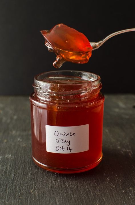 Quince Jelly Recipe, Charcuterie Restaurant, Quince Jam Recipe, Quince Jam, Quince Recipes, Quince Paste, Quince Jelly, Recipe Sauce, No Egg Desserts