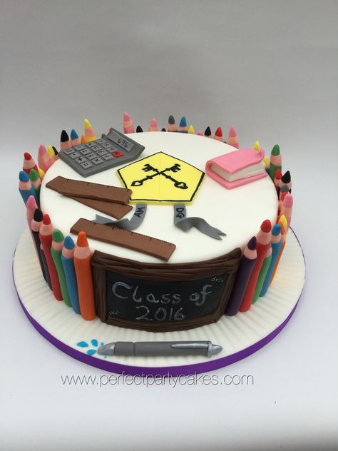 End Of School Cake, School Emblem, School Cake, School Leavers, School Celebration, Celebration Cake, End Of School, Celebration Cakes, Perfect Party